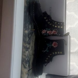 Dr. Martens like new and super cute